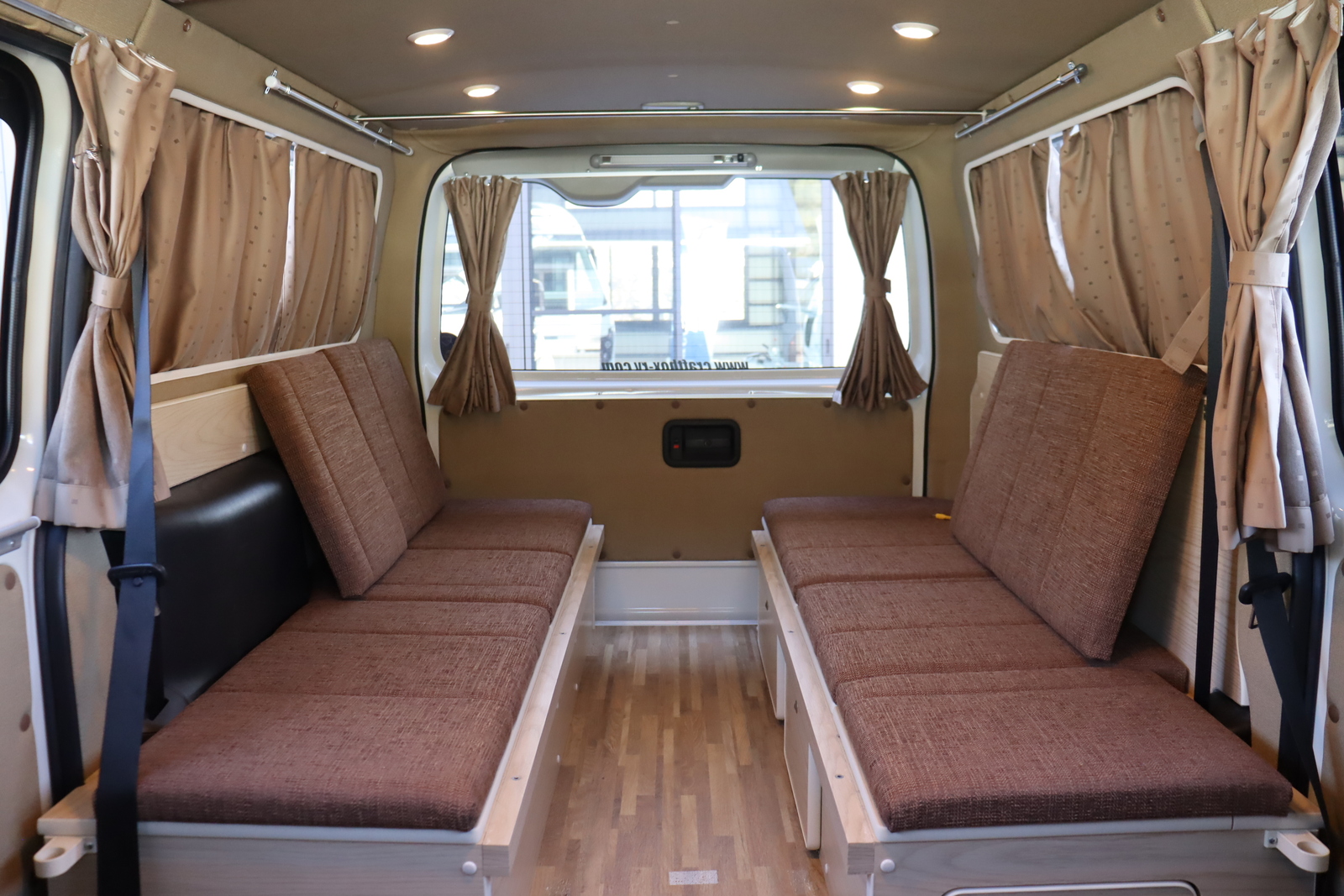 キャンピングカーバンコン