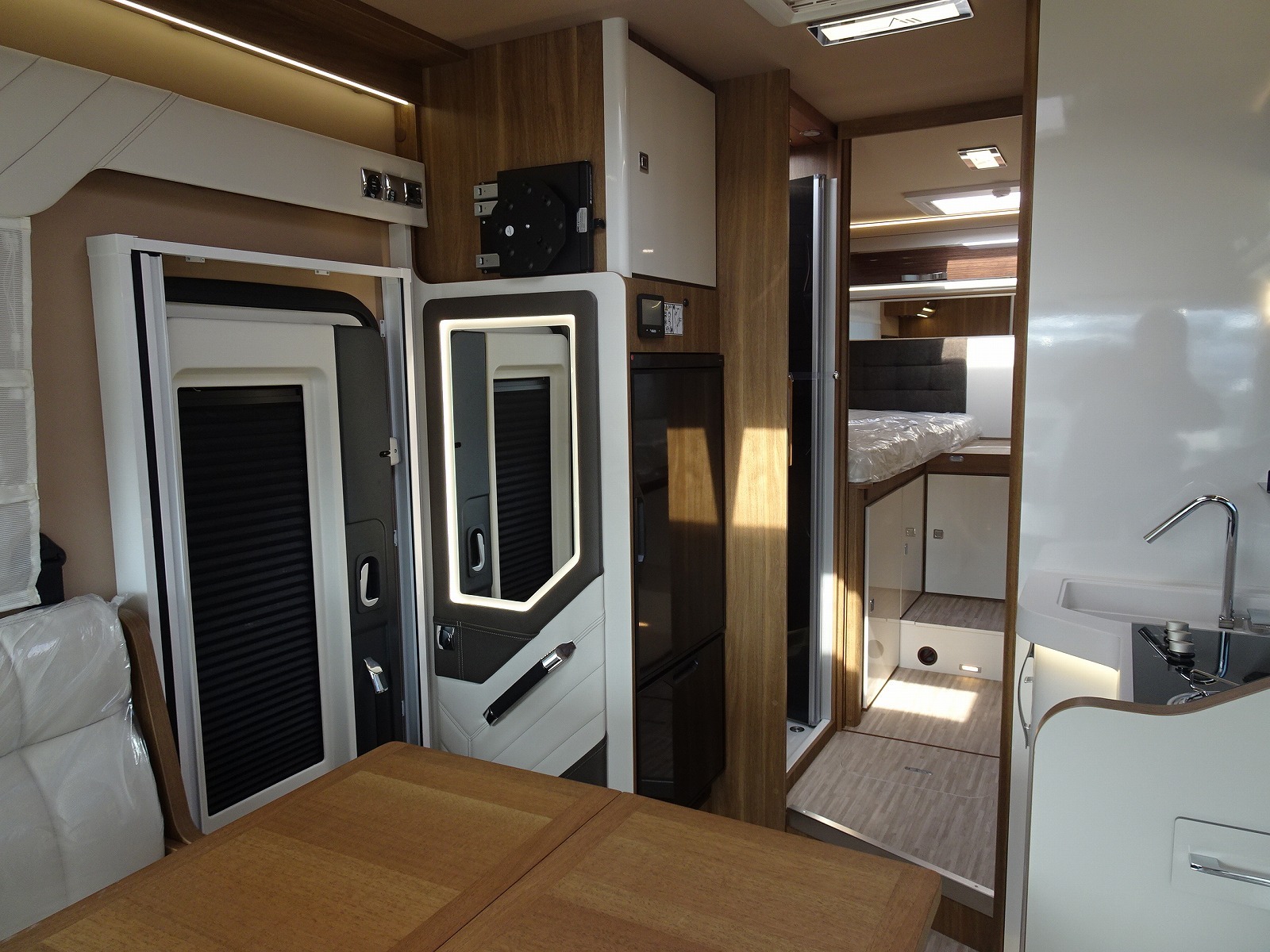 キャンピングカーバスコン