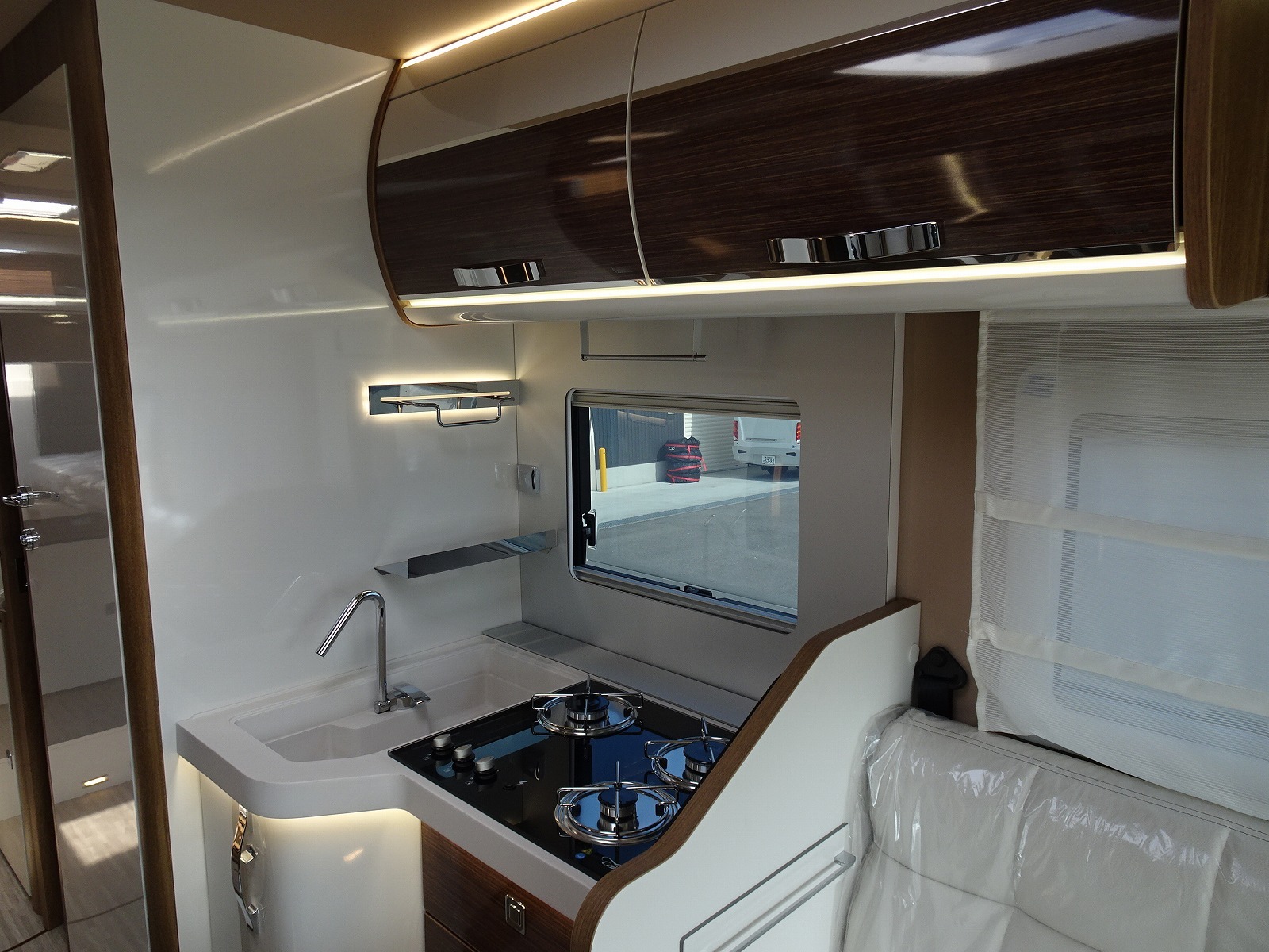 キャンピングカーバスコン