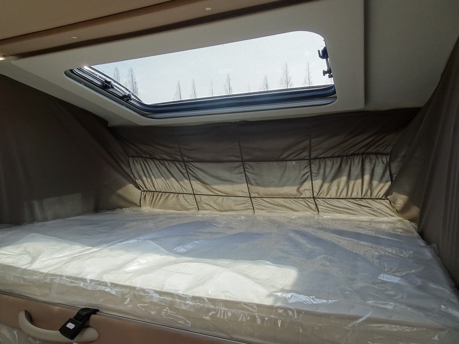 キャンピングカーバスコン