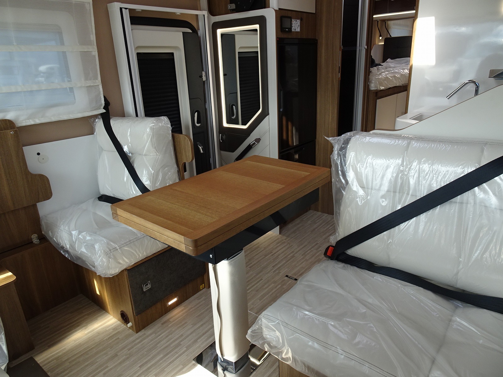 キャンピングカーバスコン