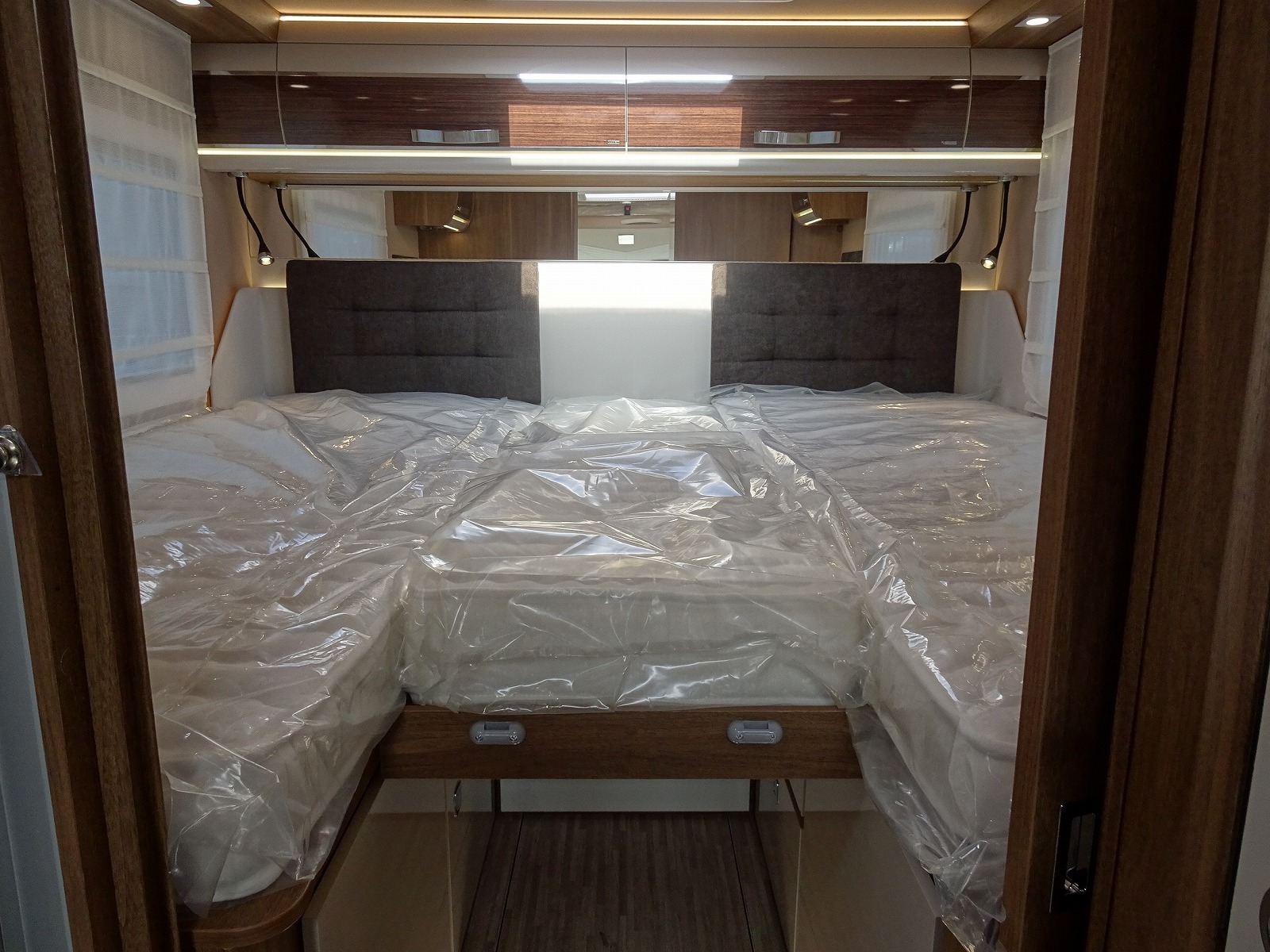 キャンピングカーバスコン