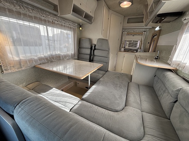 キャンピングカーキャブコン