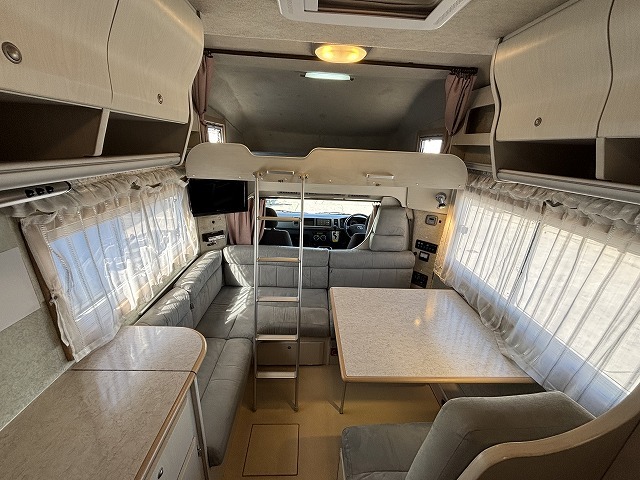 キャンピングカーキャブコン