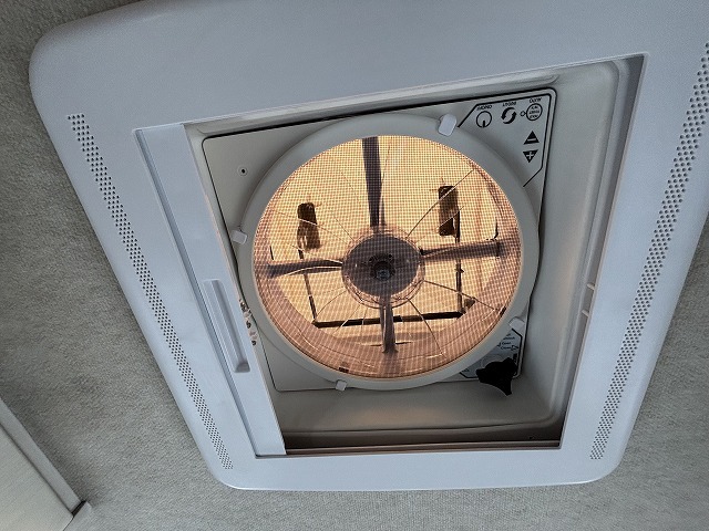 キャンピングカーキャブコン