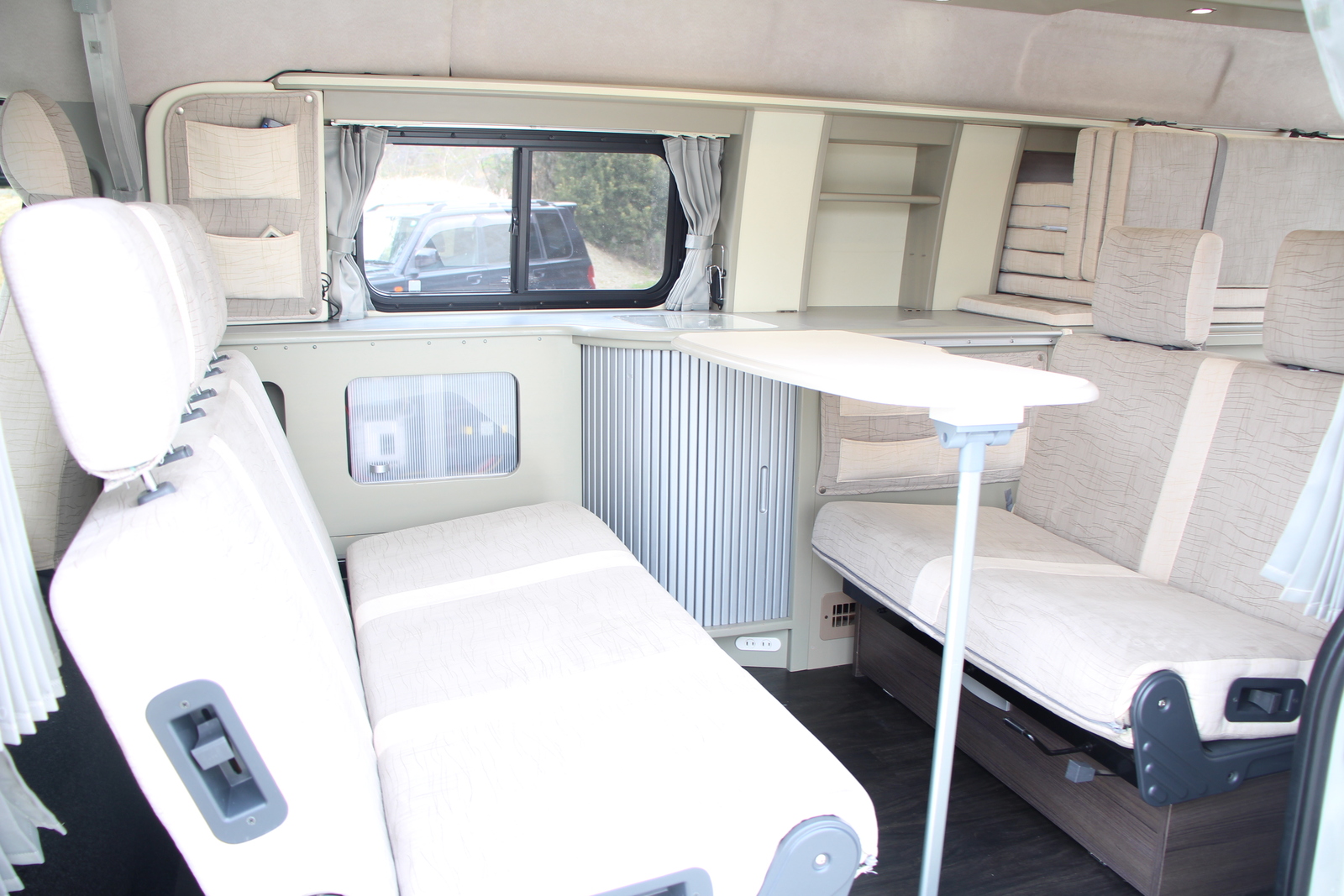 キャンピングカーバンコン