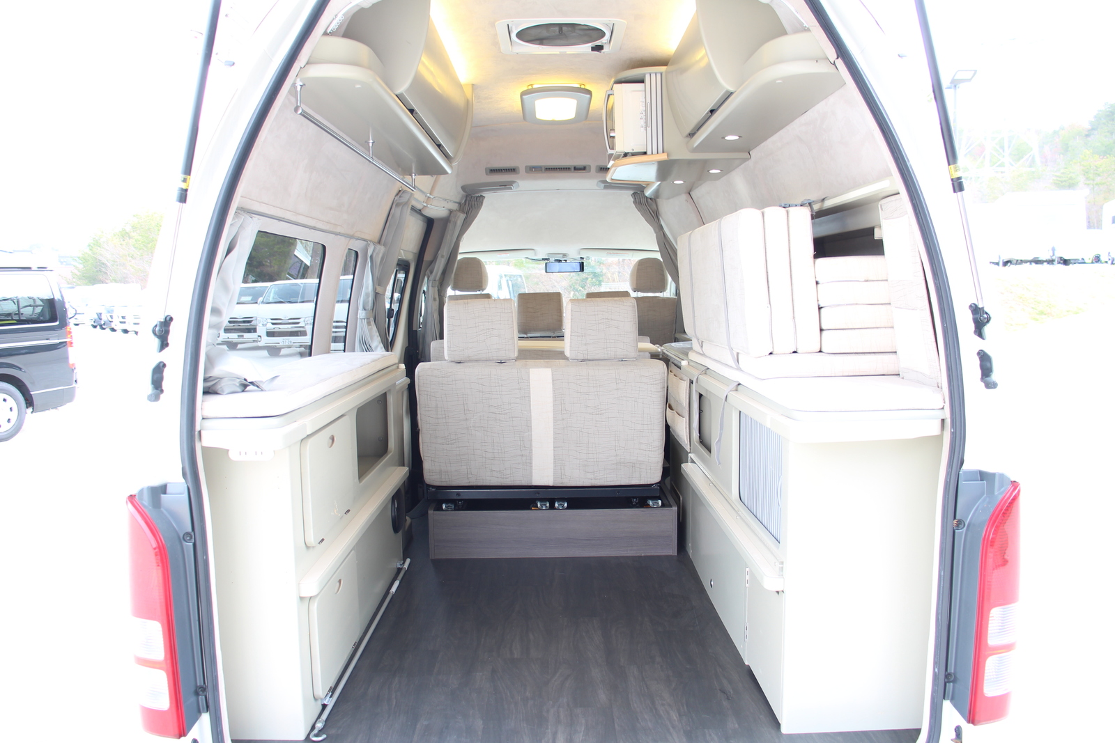 キャンピングカーバンコン