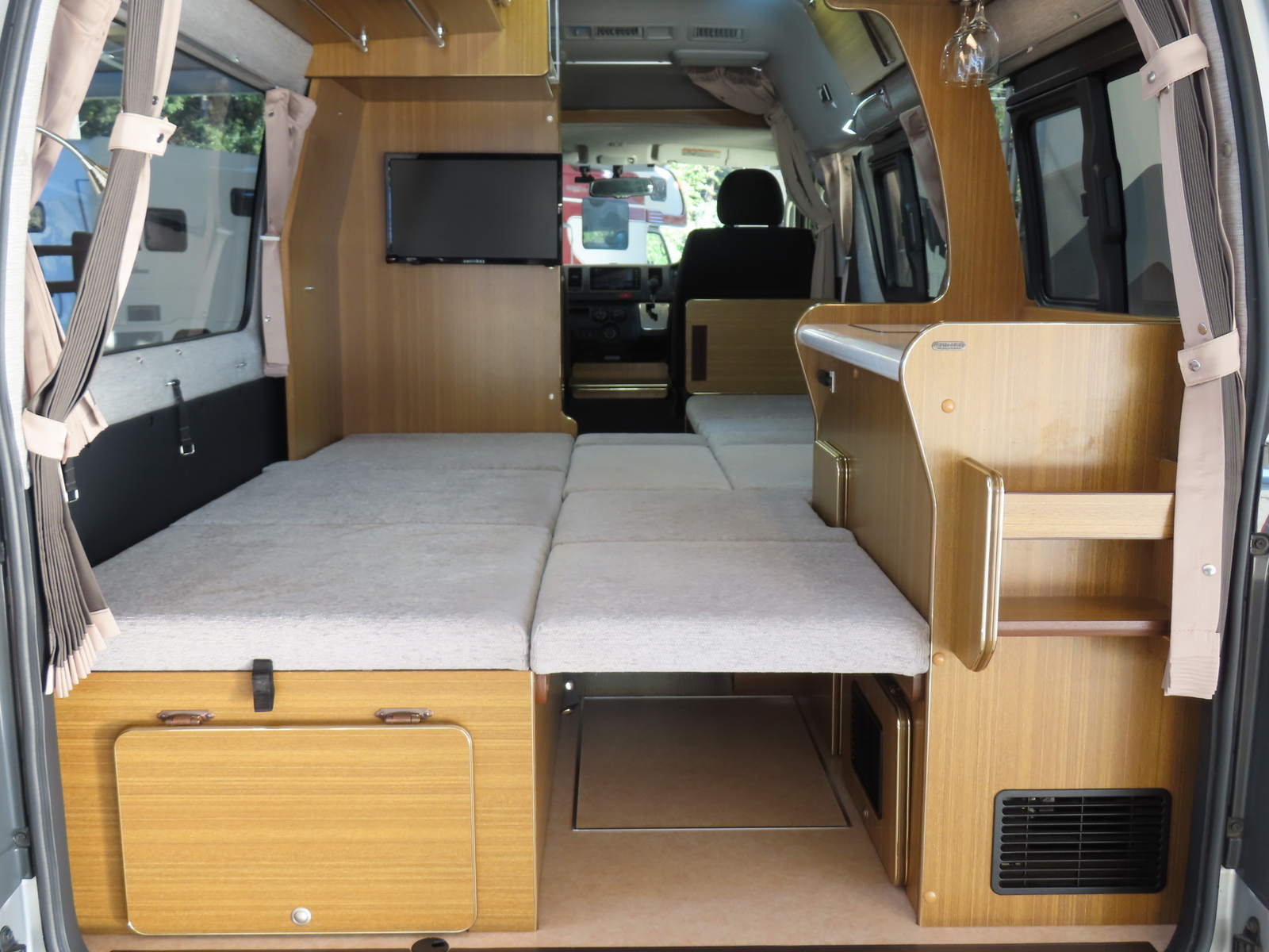 キャンピングカーバンコン