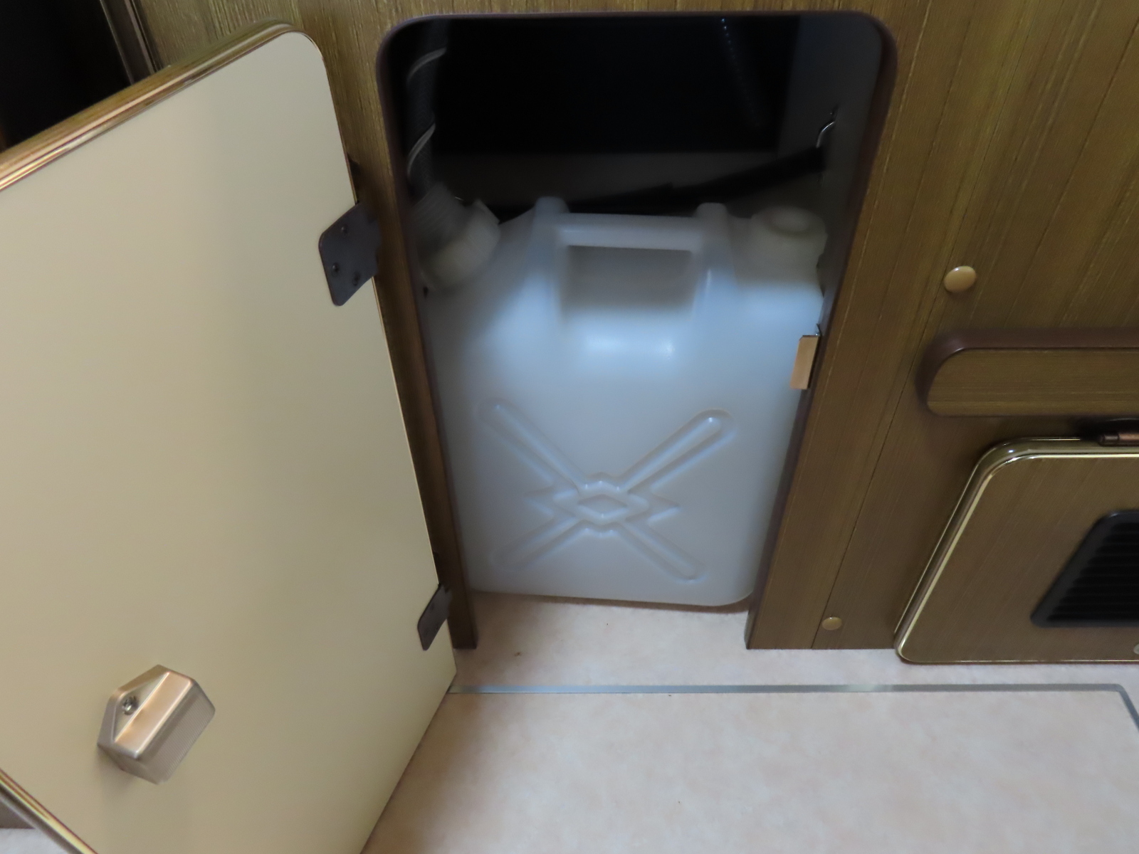 キャンピングカーバンコン