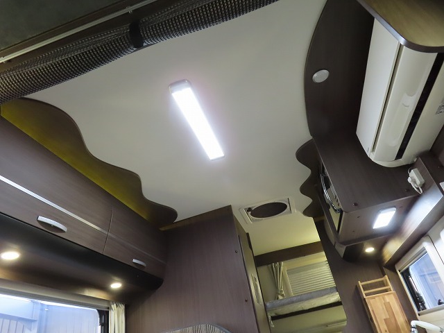 キャンピングカーキャブコン