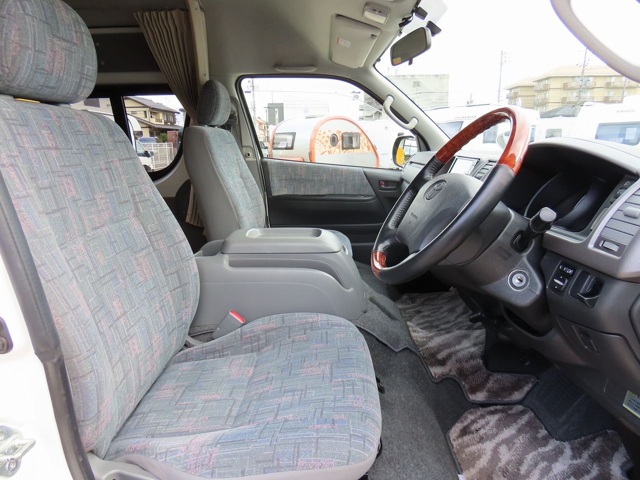 キャンピングカーバンコン