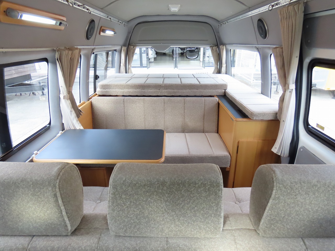 キャンピングカーバンコン