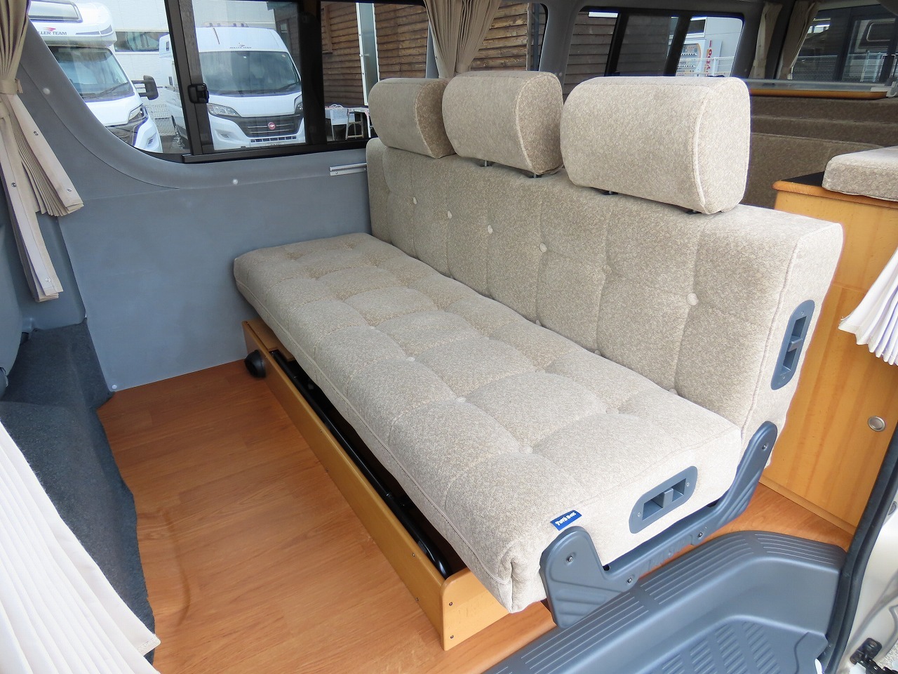 キャンピングカーバンコン