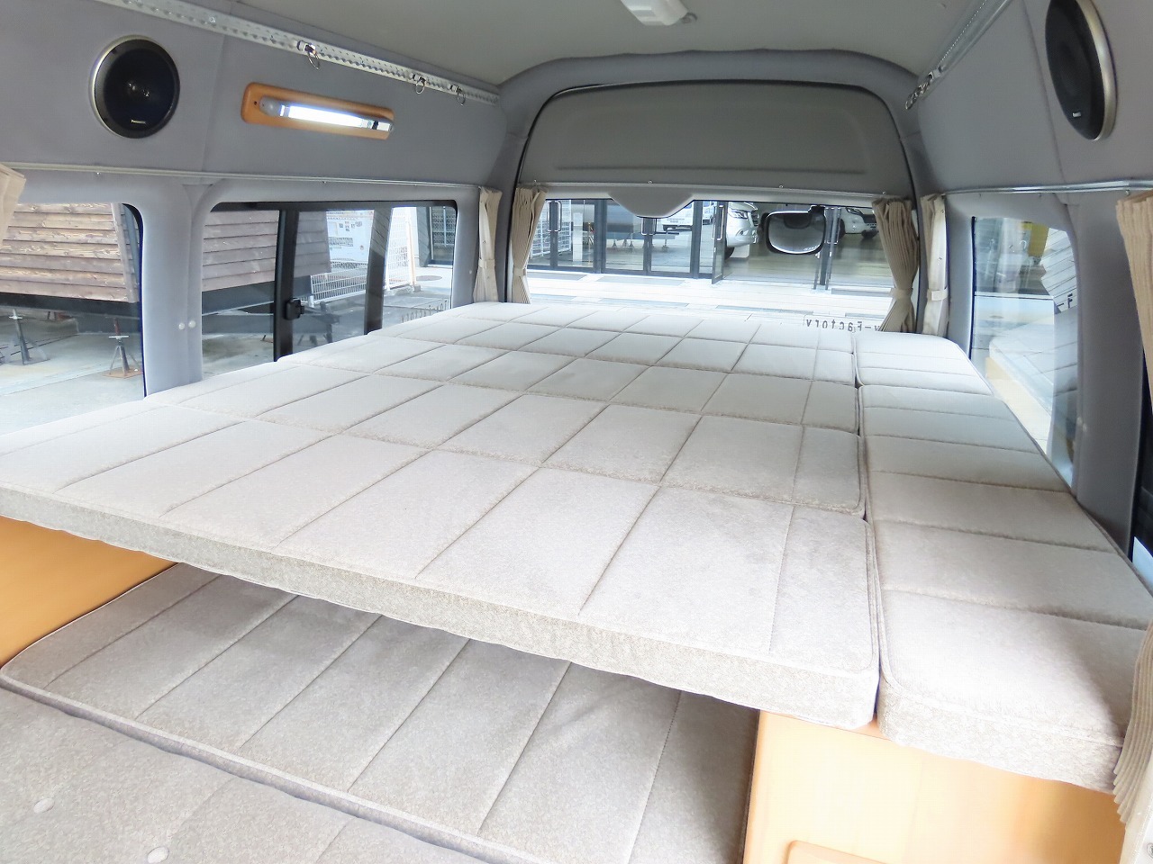 キャンピングカーバンコン