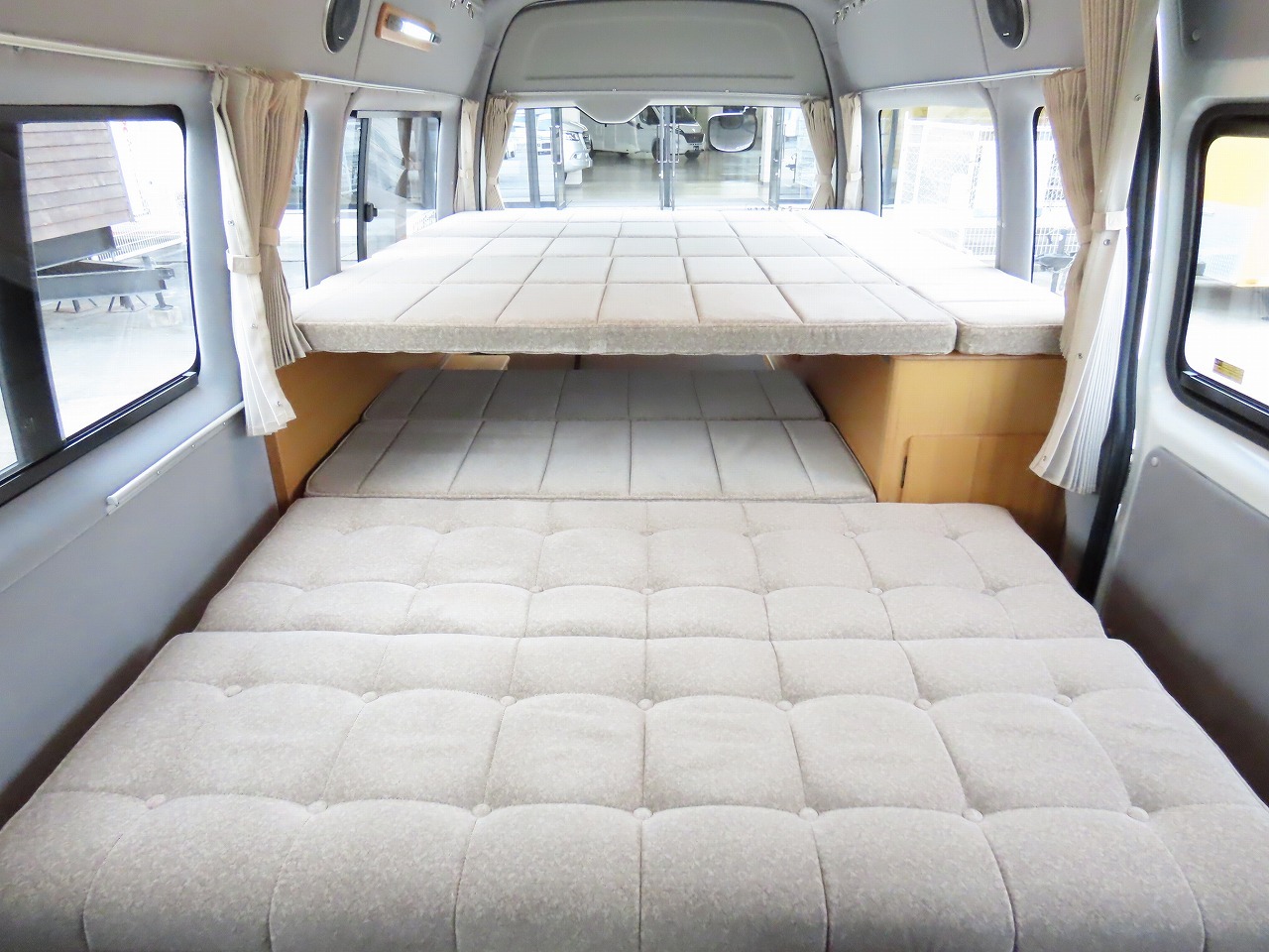 キャンピングカーバンコン