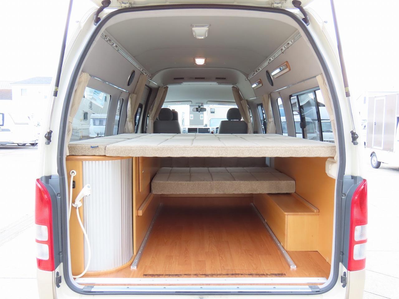 キャンピングカーバンコン