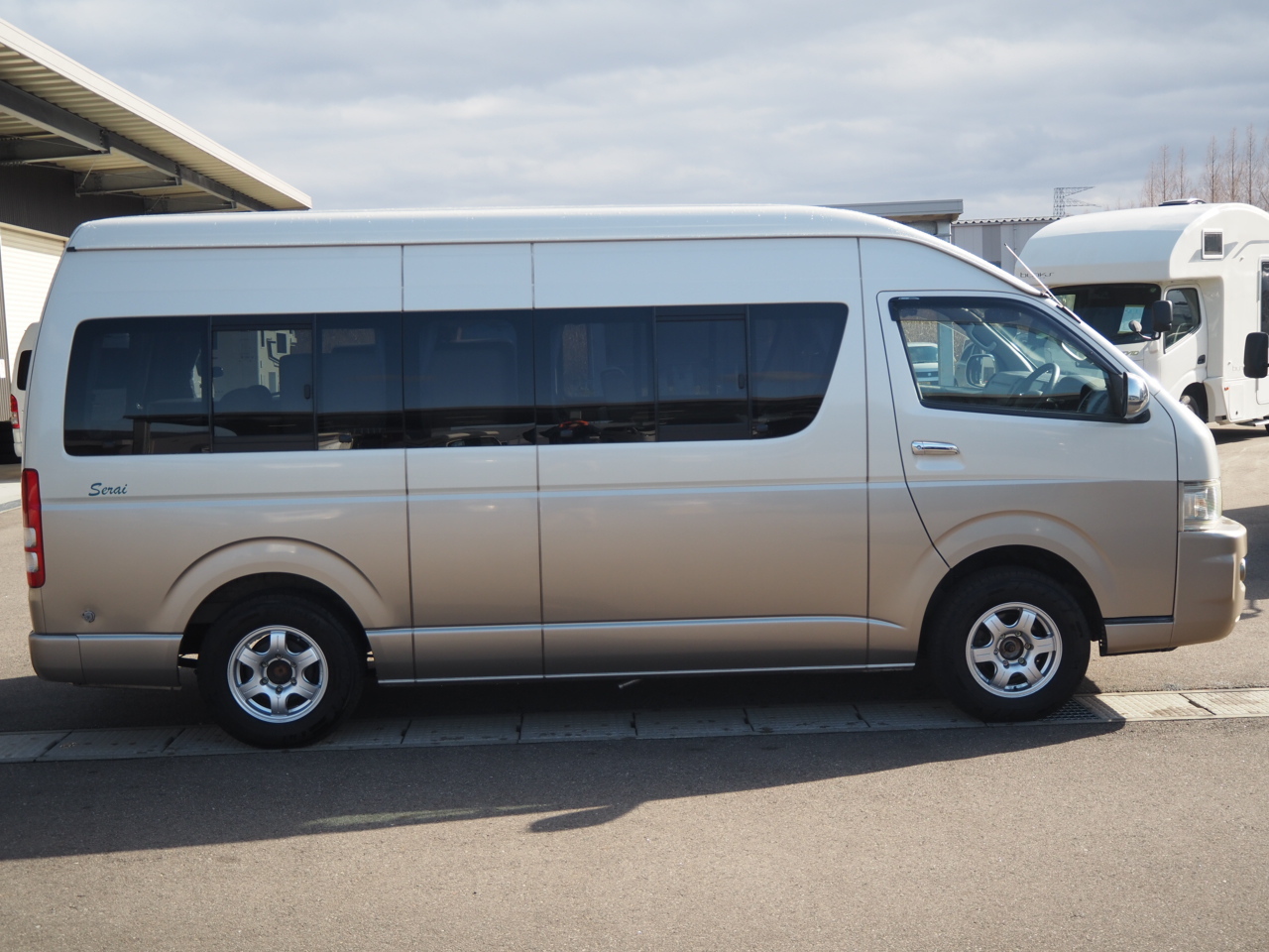 キャンピングカーバンコン