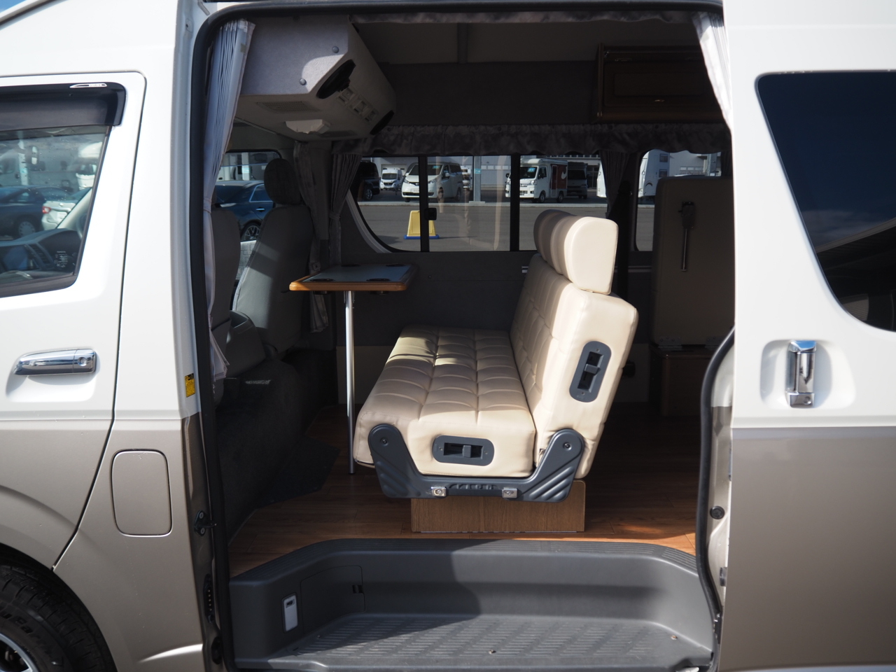 キャンピングカーバンコン