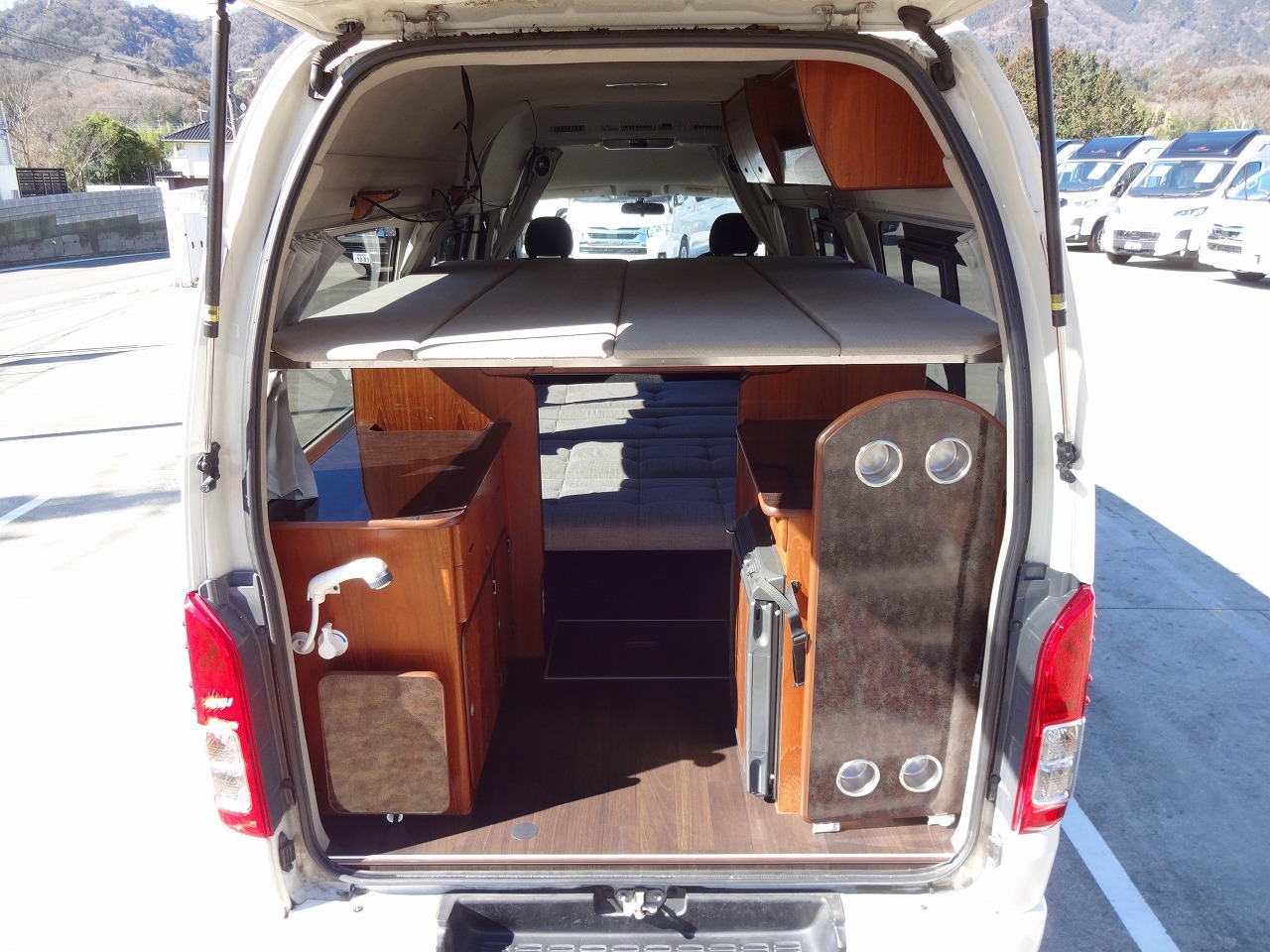 キャンピングカーバンコン