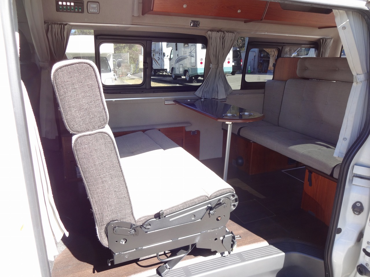 キャンピングカーバンコン