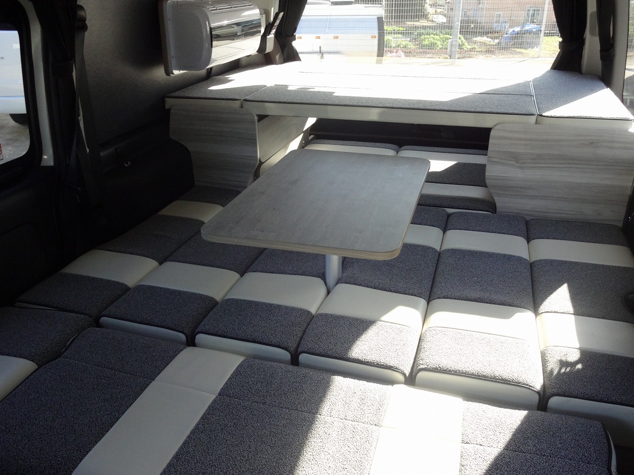 キャンピングカーバンコン