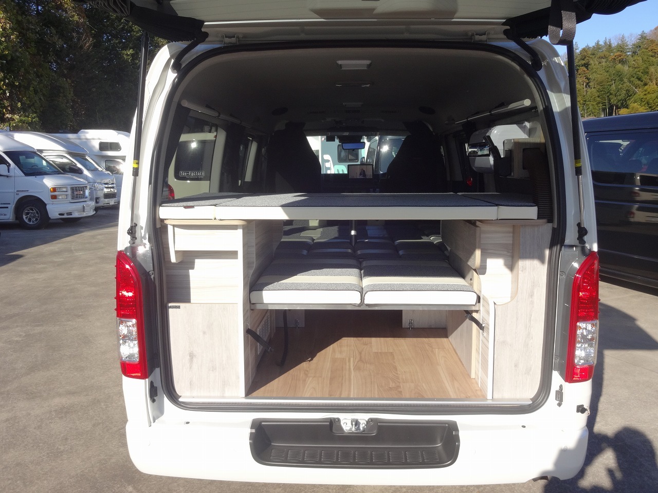 キャンピングカーバンコン