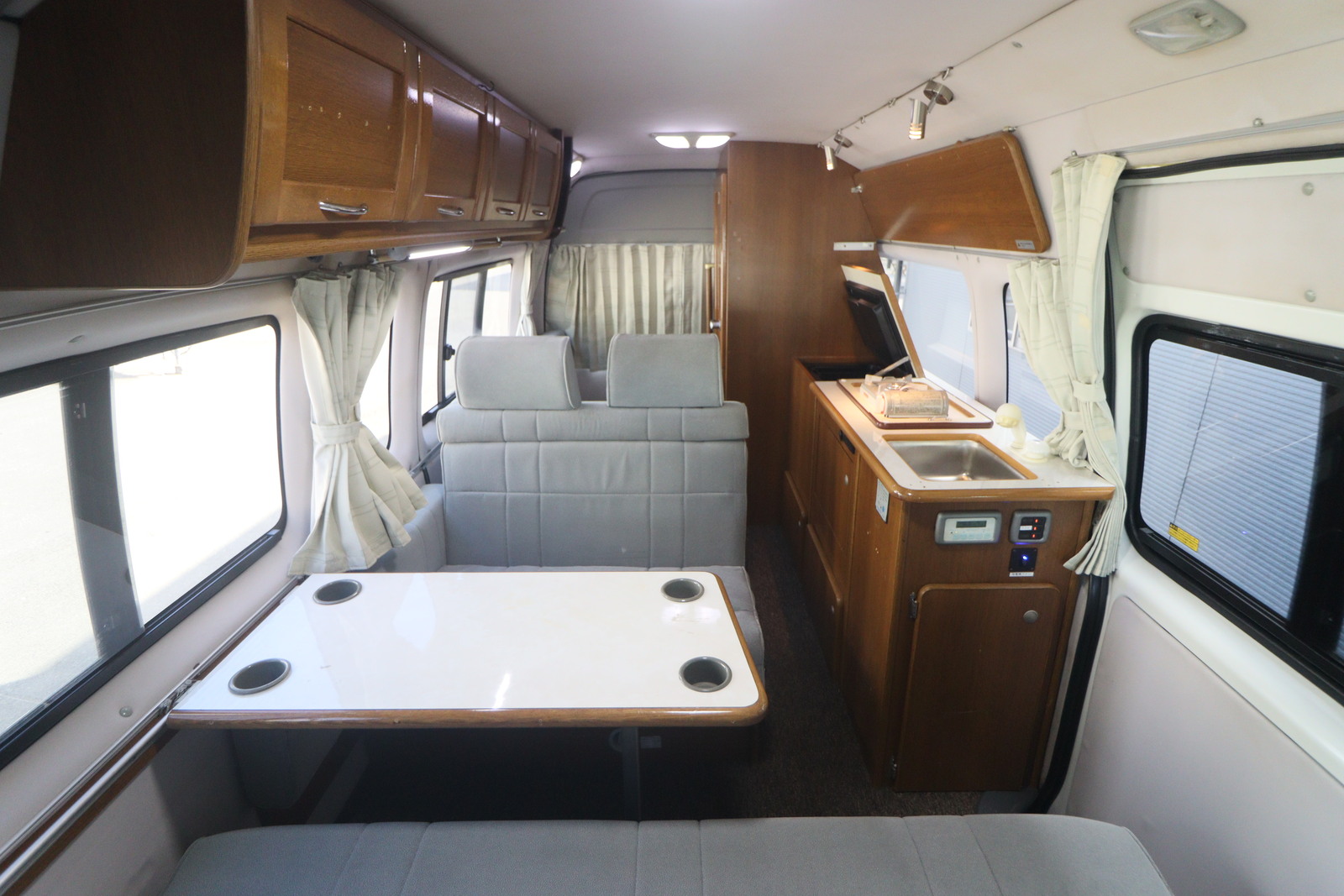 キャンピングカーバンコン