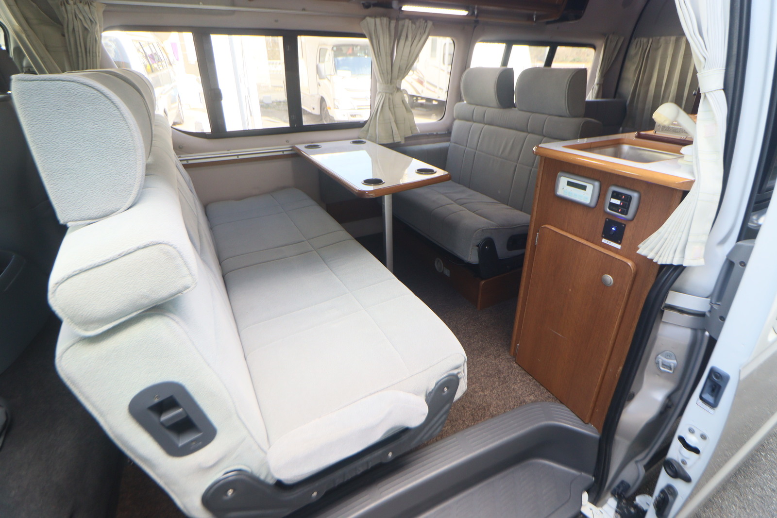 キャンピングカーバンコン