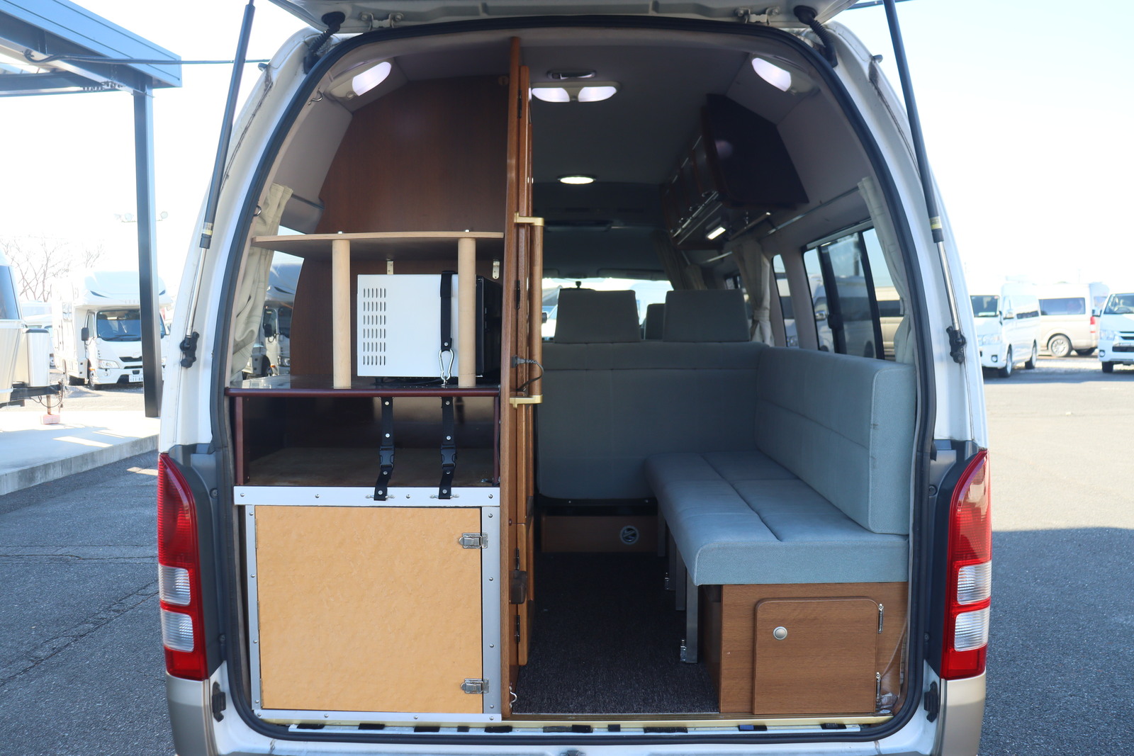 キャンピングカーバンコン