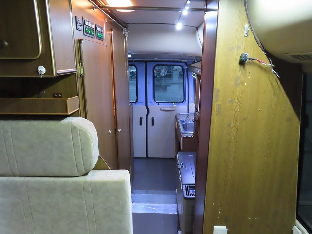 キャンピングカーバスコン