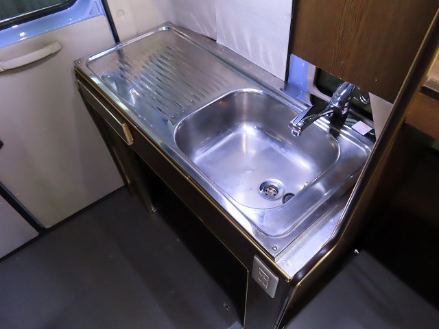 キャンピングカーバスコン