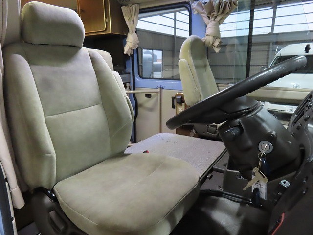 キャンピングカーバスコン