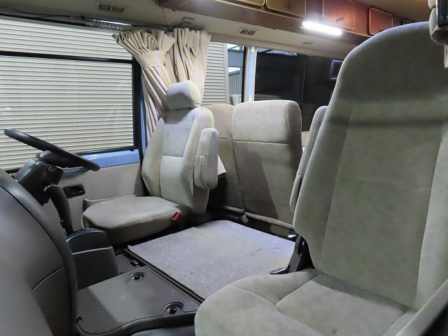 キャンピングカーバスコン