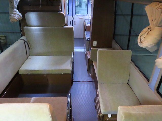 キャンピングカーバスコン