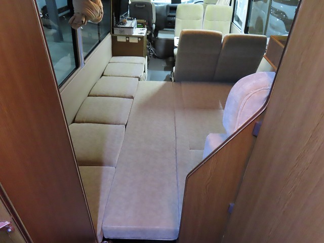 キャンピングカーバスコン