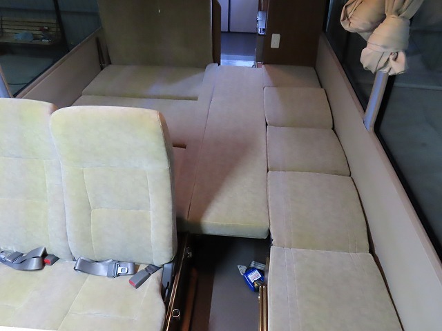 キャンピングカーバスコン