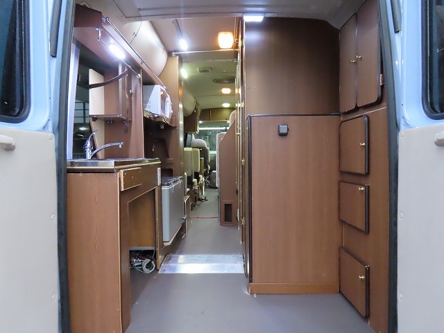 キャンピングカーバスコン