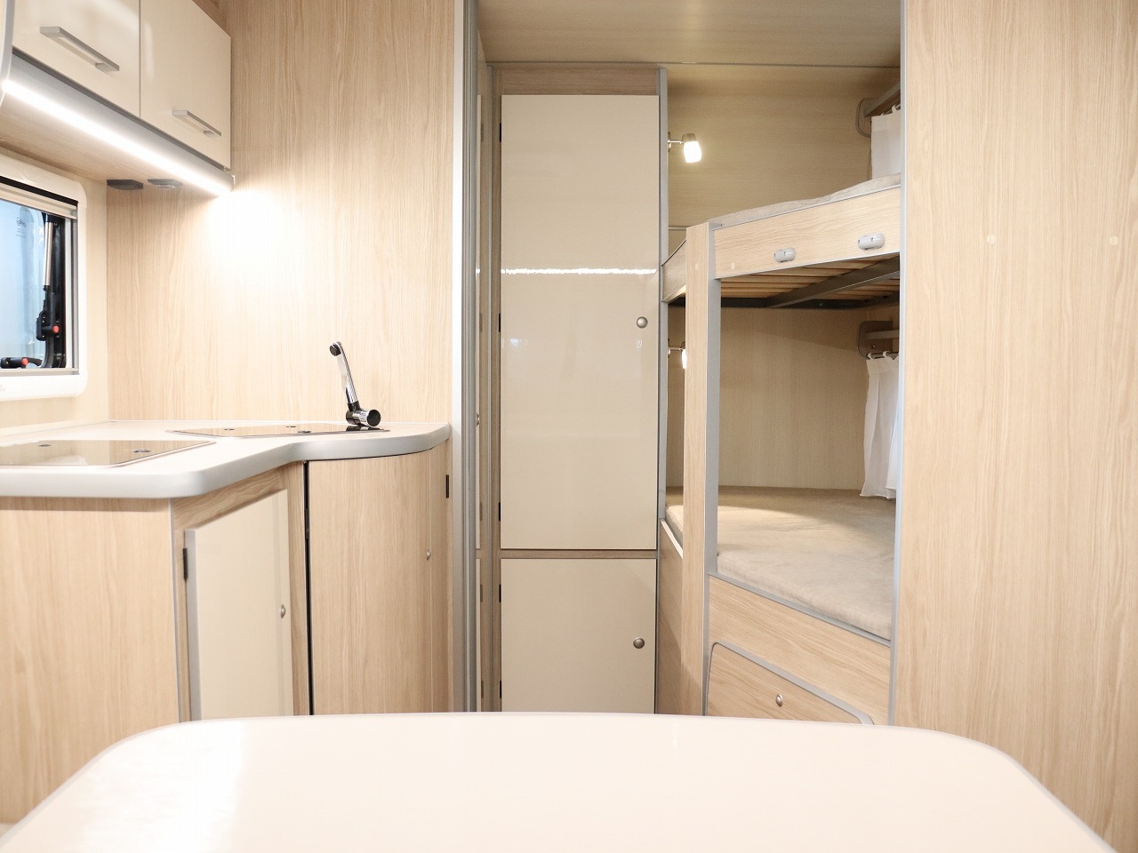 キャンピングカートレーラー