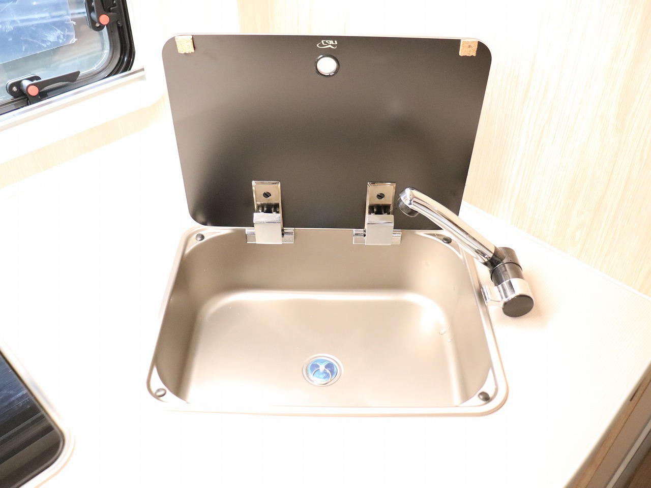 キャンピングカートレーラー