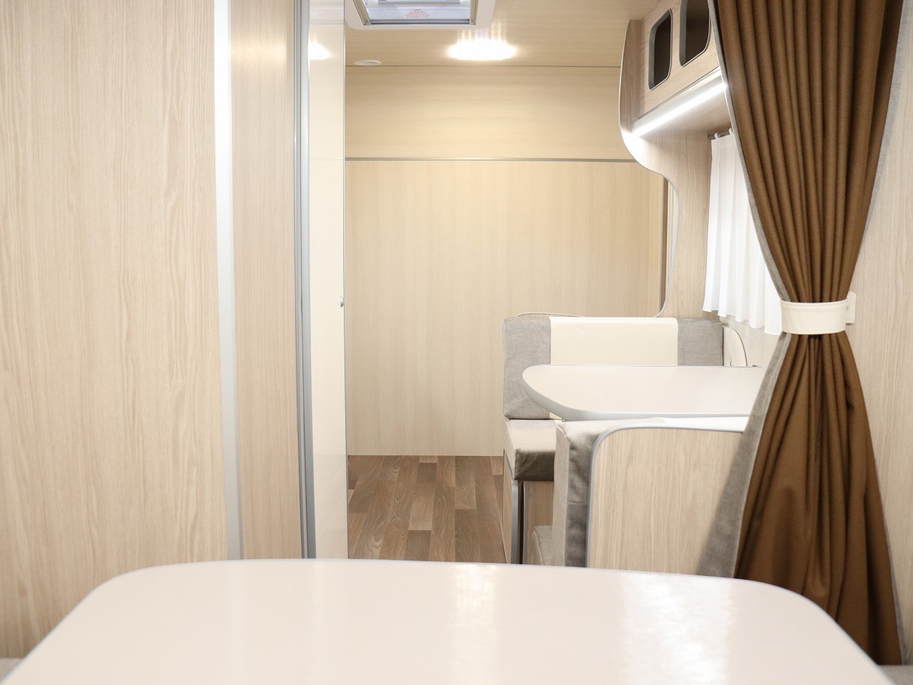 キャンピングカートレーラー