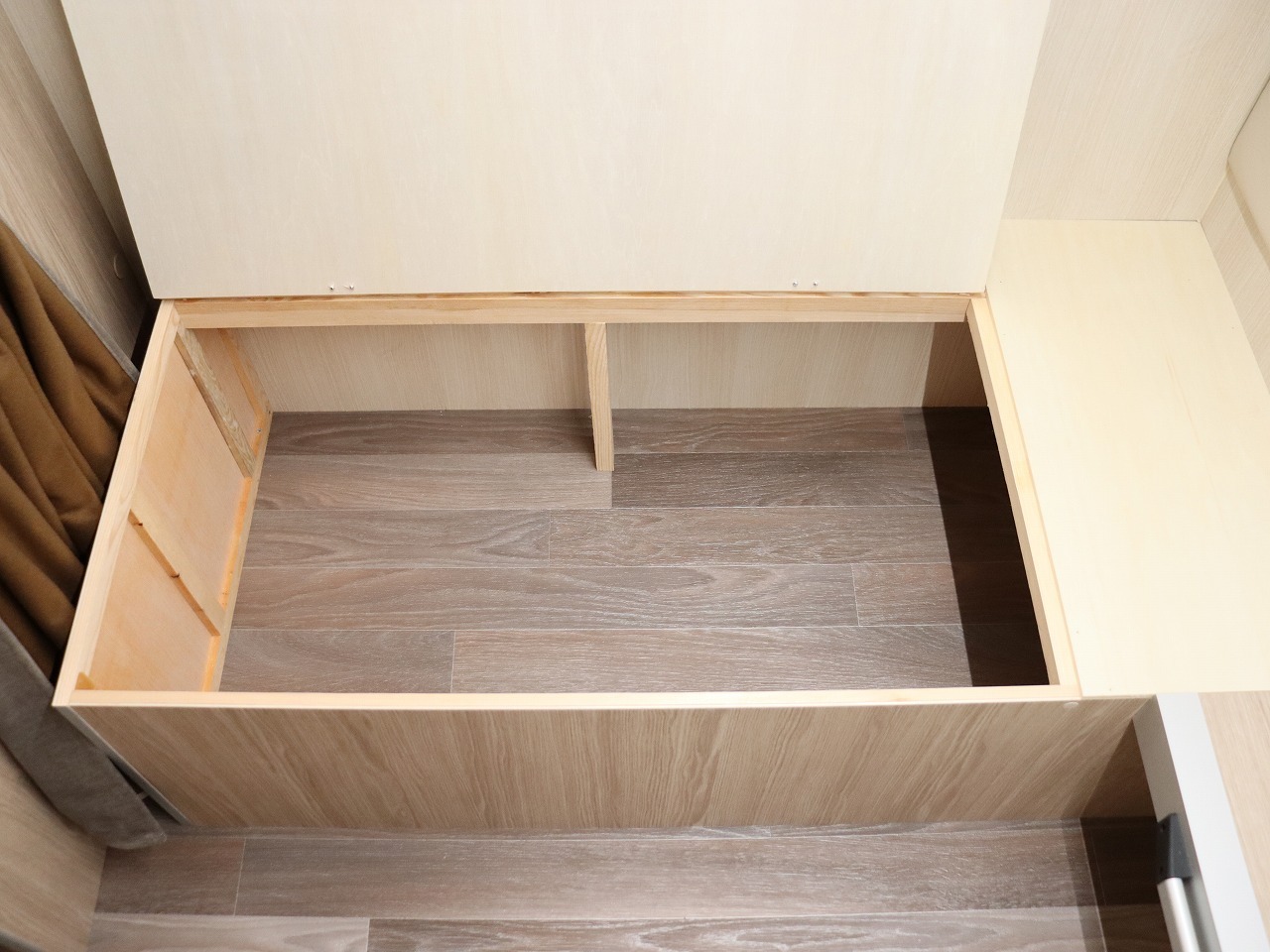 キャンピングカートレーラー