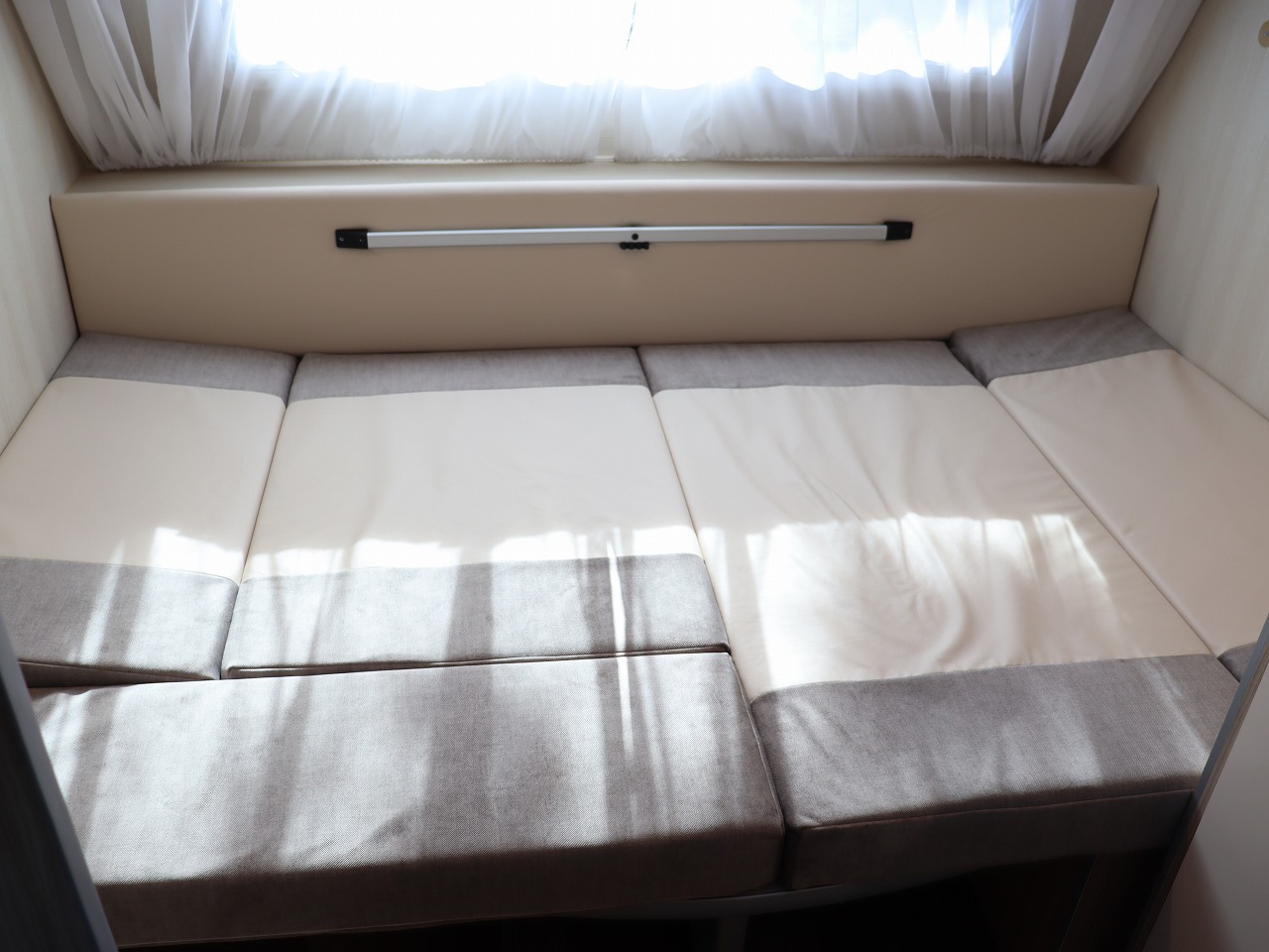 キャンピングカートレーラー