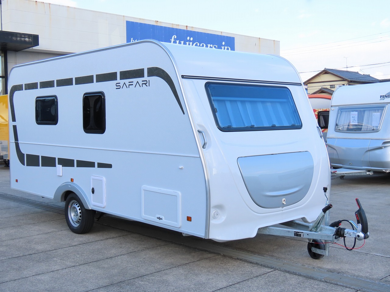 キャンピングカートレーラー
