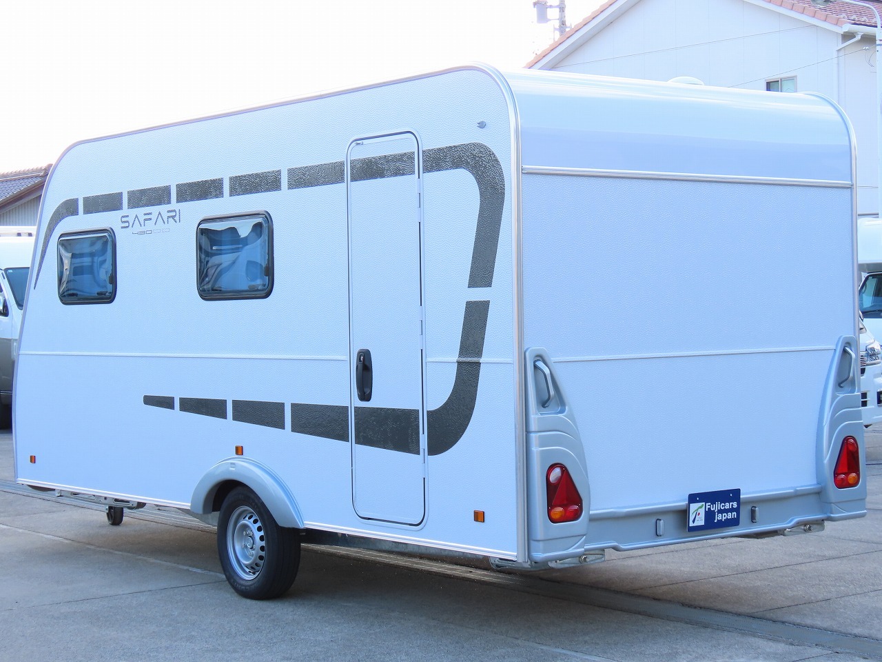 キャンピングカートレーラー