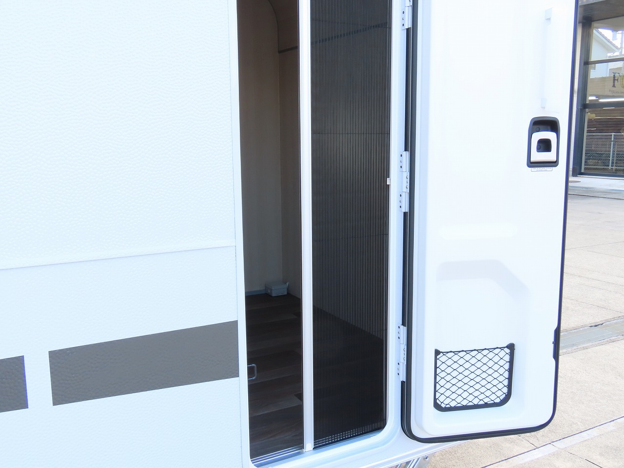 キャンピングカートレーラー