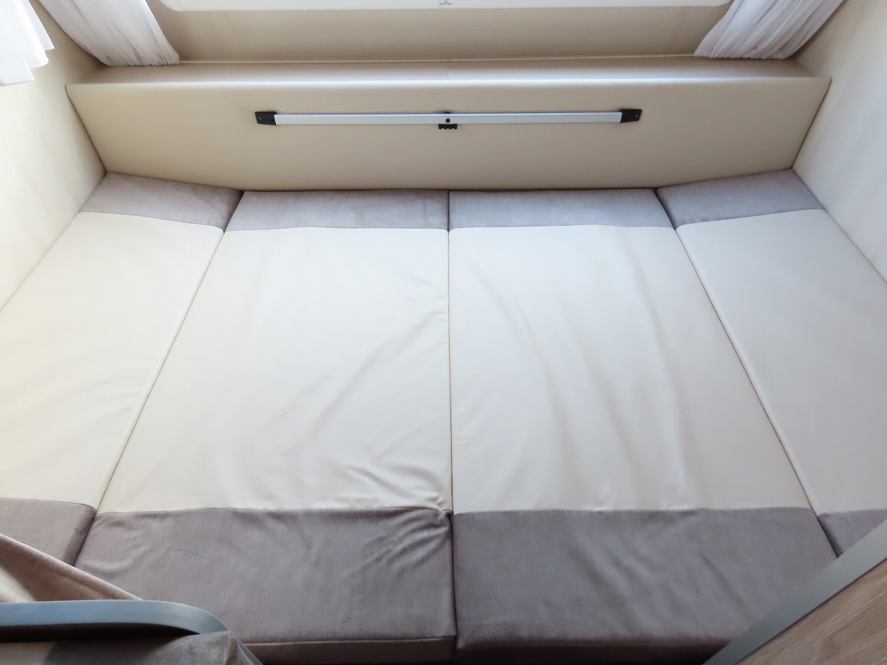 キャンピングカートレーラー