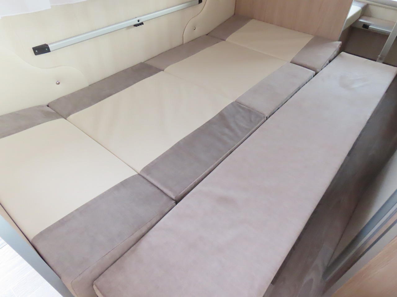 キャンピングカートレーラー