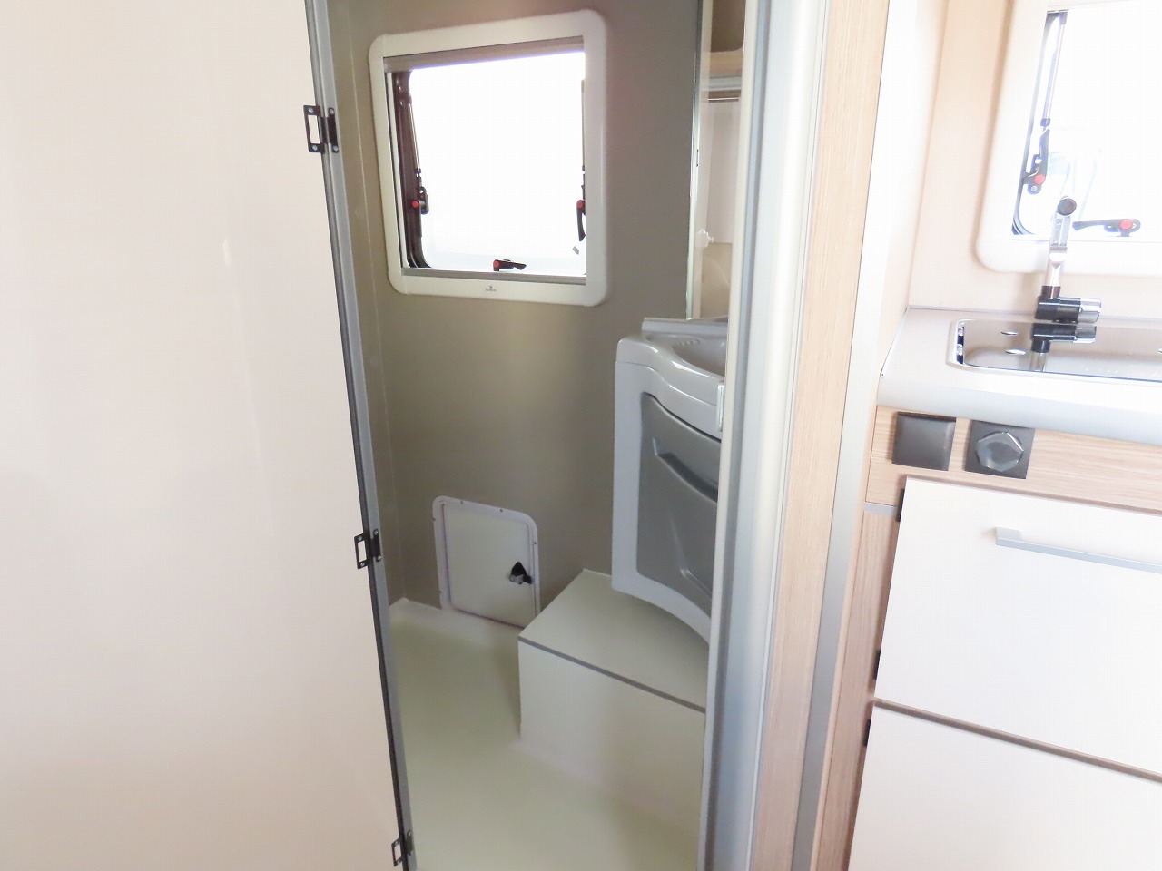 キャンピングカートレーラー