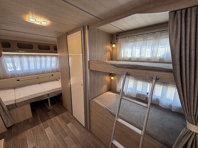 キャンピングカートレーラー