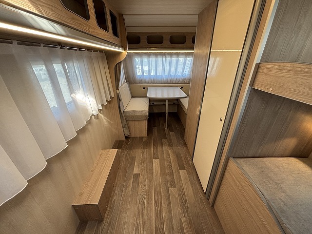 キャンピングカートレーラー